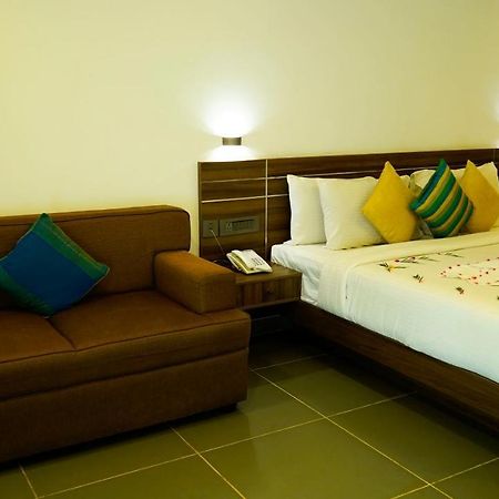 Silver Storm Resort Athirappilly Exteriör bild