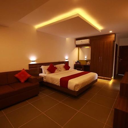 Silver Storm Resort Athirappilly Exteriör bild