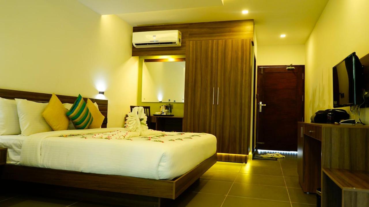 Silver Storm Resort Athirappilly Exteriör bild