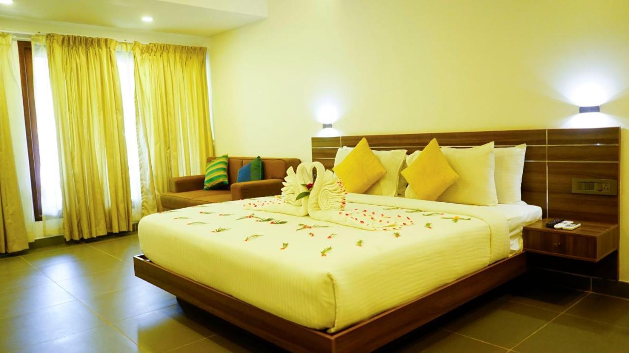 Silver Storm Resort Athirappilly Exteriör bild