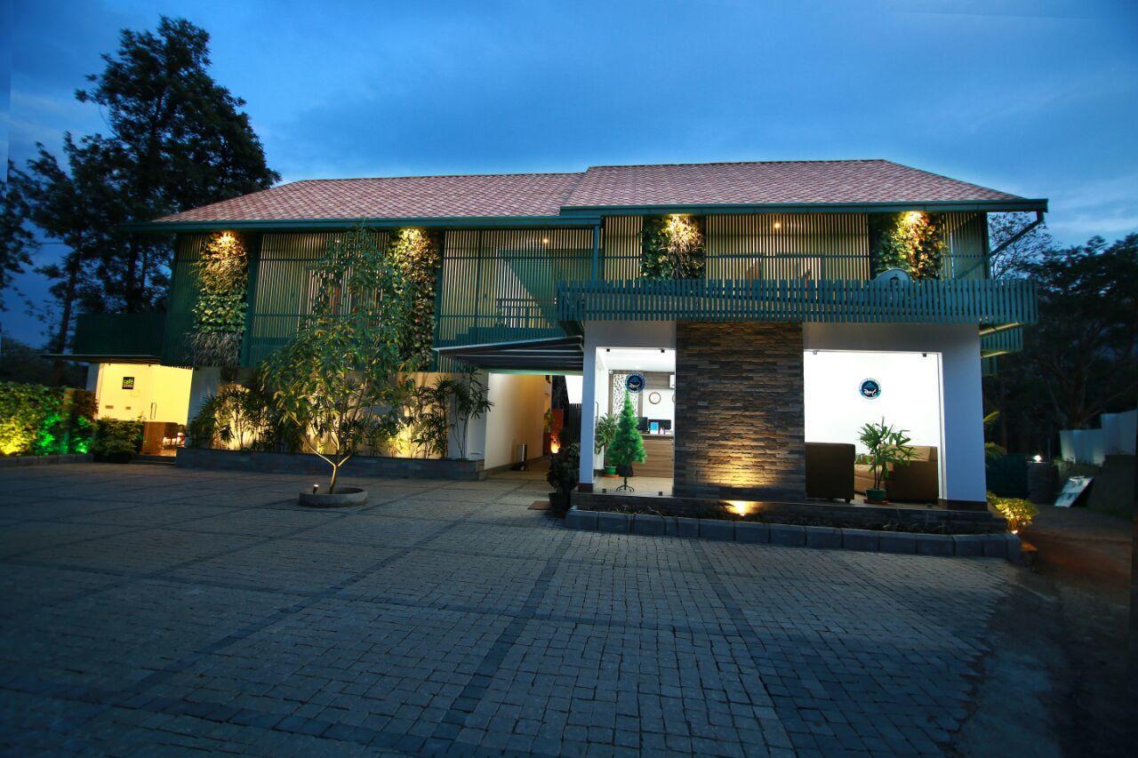 Silver Storm Resort Athirappilly Exteriör bild