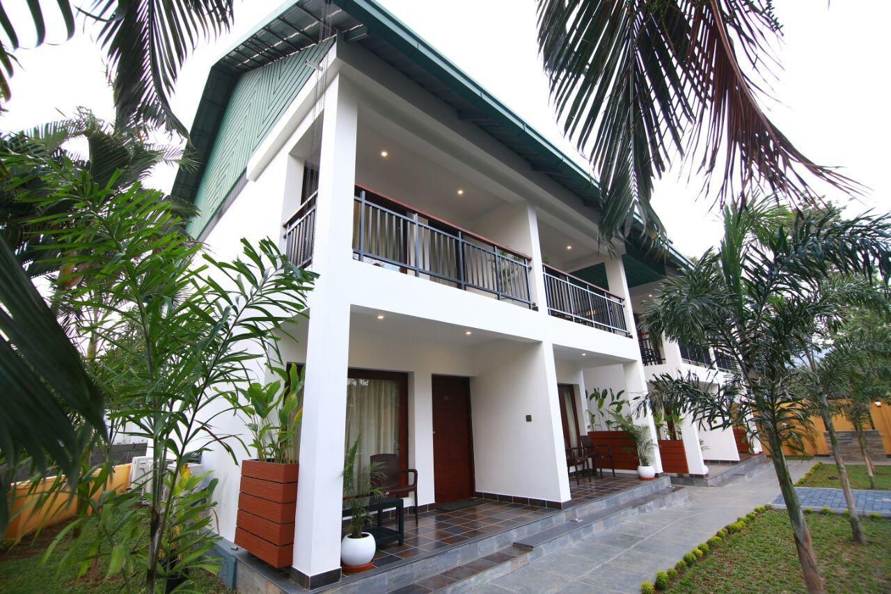 Silver Storm Resort Athirappilly Exteriör bild