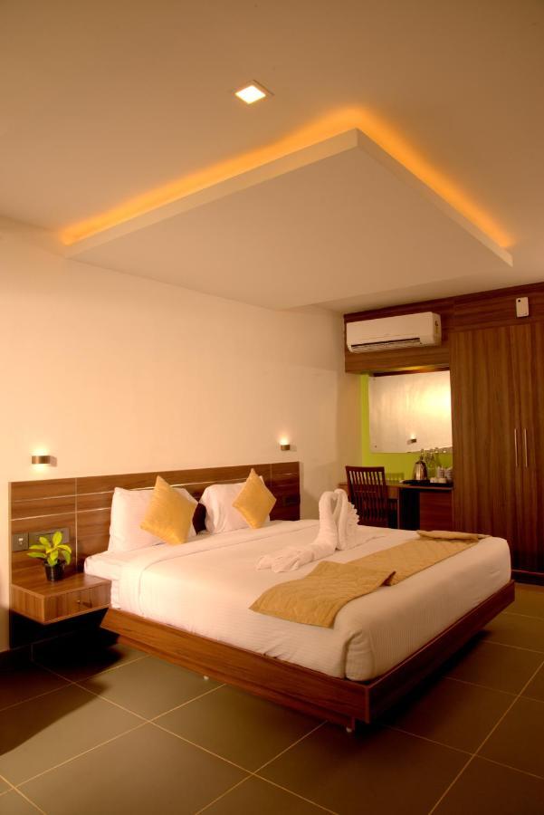 Silver Storm Resort Athirappilly Exteriör bild